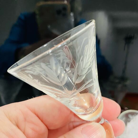 Vintage clear etched crystal cordial wine glasses 8 stems shots sherry 1 fl oz - Picture 6 of 7